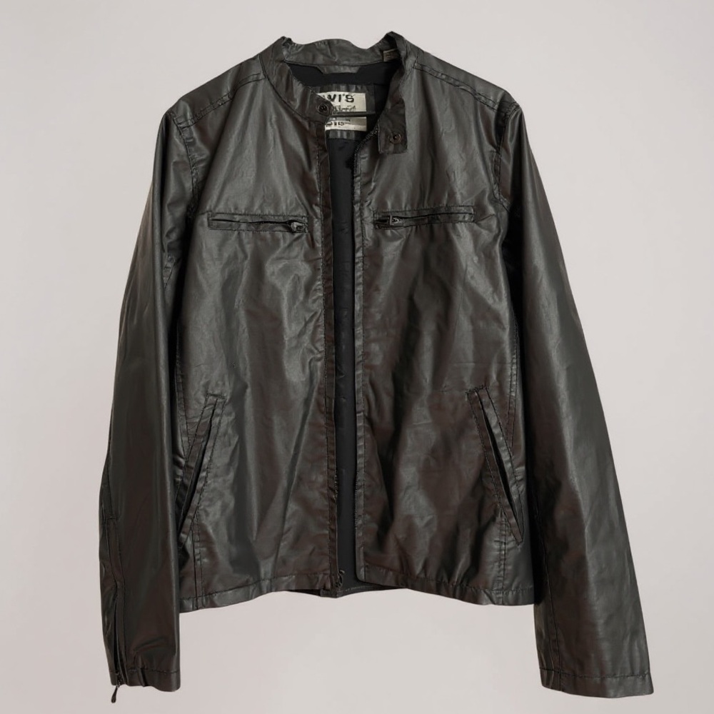 Levi’s Black Moto Jacket •Women’s Petite Size P •Zip Cuffs •Excellent Condition